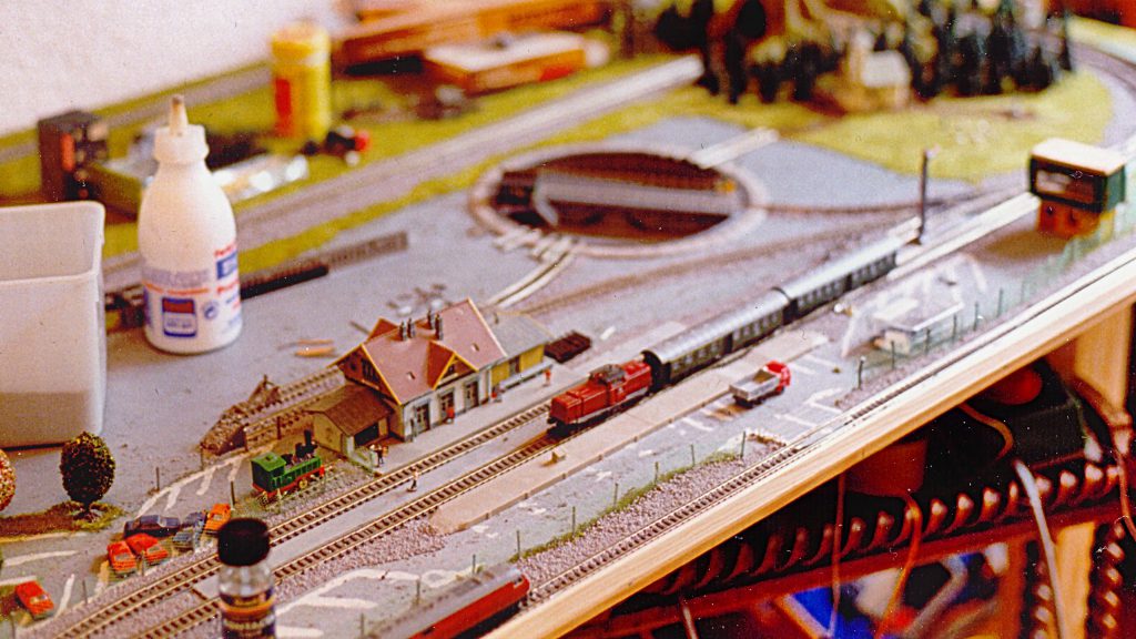 A classical layout on a table, complete with a cast tunnel-mountain.