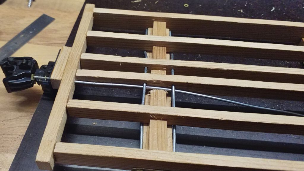 The trusses are threaded into the frame and additionaly secure the knuckle couplers.